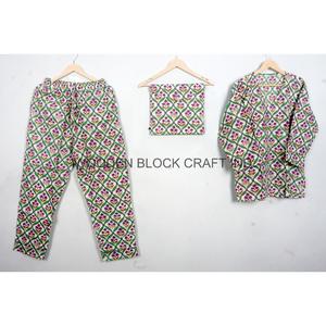 Conjunto de Pijama Unisex de Manga Larga con Cuello en V, 100% Algodón Suave, Estampado Digital, para Otoño, Primavera y Todas las Temporadas - Product Image 1