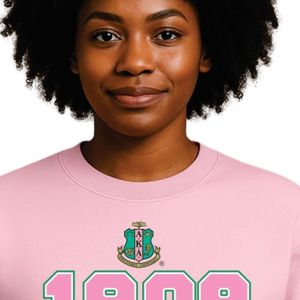 เสื้อสเวตเชิ้ตคอกลมสีชมพูอ่อน รุ่น 1908 Crest ลายกราฟิกสีเขียวชมพู ผ้าฟลีซ ยูนิเซ็กซ์ เสื้อผ้าชมรมกรีก รับผลิตแบบ OEM ODM - Product Image 2