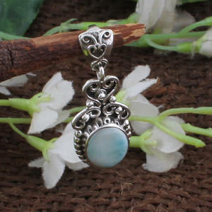 จี้ลาริมาร์ธรรมชาติจากโดมินิกัน เงินแท้ 925 รูปทรงหยดน้ำ ประดับอัญมณีเกรด AAA เครื่องประดับคุณภาพสำหรับผู้หญิง - Product Image 4