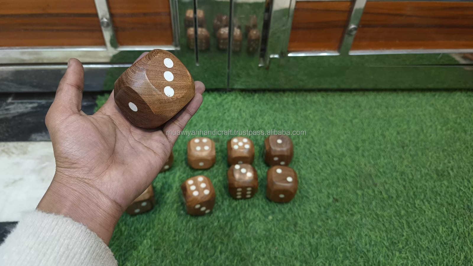 สีน้ำตาล