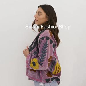 Suzani artisanal unisexe en velours brut brodé floral, à manches longues, écologique, respirant, épais, style hiver, ouvert sur le devant - Product Image 3