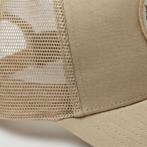 Gorra Trucker Unisex con Parche Bordado de Caballo, Gorra de Béisbol Ajustable de Malla, Diseño Casual de Seis Paneles, Color Beige - Product Image 5