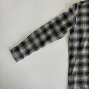 เสื้อเชิ้ตแขนยาวสไตล์สตรีทแวร์ ปักโลโก้ได้ตามต้องการ ขอบดิบ ผ้าฝ้ายลายสก็อต เสื้อเชิ้ตทำงานผ้าแฟลนเนล MOQ ต่ำ สำหรับผู้ชาย - Product Image 6
