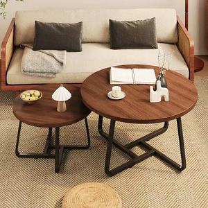 Ensemble de tables basses rondes empilables pour gagner de la place, plateau en bois de noyer avec base croisée en métal noir industriel pour petit appartement - Product Image 2