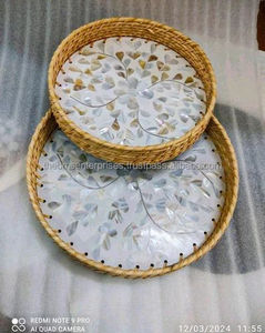 Plateau rond miniature en rotin fait main avec incrustation de perles noires, design zen asiatique, décoration de petite taille avec incrustation de coquillages, rétroéclairage - Product Image 6