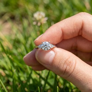 Bague en argent 925 avec moissanite brillante pour femme, style hip-hop, sertie de griffes, élégante, étincelante, bijoux fins, cadeau tendance - Product Image 5