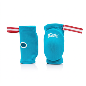Protector de Codo Fairtex Rosa Intenso con Correa Ajustable, Transpirable, para Entrenamiento en Gimnasio, Kickboxing, Protección de Codos y Rodillas - Product Image 2