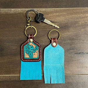 Porte-clés en cuir sculpté à la main porte-clés en cuir de forme exotique mignon accessoires en cuir usiné porte-clés à franges pour unisexe - Product Image 6