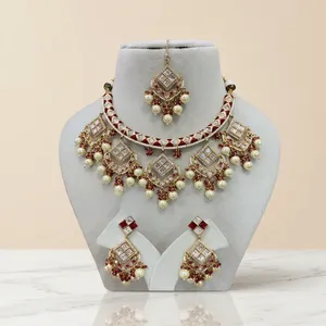 Collier plaqué or de qualité supérieure de créateur serti de boucles d'oreilles et tikka pour le mariage et la cérémonie Collection pour femmes - Product Image 1