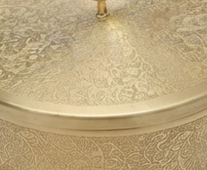 Boîte à masala en métal doré royal de qualité supérieure avec couvercle design, support de rangement rond pour la décoration de la table de cuisine - Product Image 2