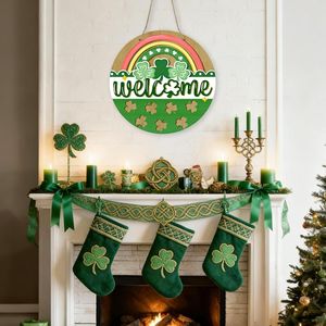 Insegna in Legno per la Festa di San Patrizio, Decorazione per Porta con Arcobaleno e Trifoglio, Appendiabiti da Esterno per il Festival Primaverile Irlandese - Product Image 1