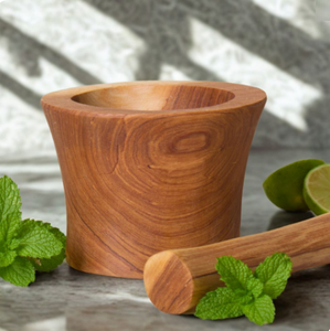 Mortero y pilón de madera hechos a mano para moler semillas y especias, recetas indias, tailandesas o mediterráneas. - Product Image 2