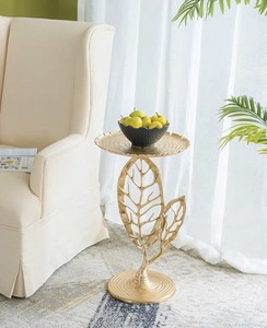 Table basse au design industriel moderne, décorative, minimaliste, avec plateau en marbre et structure en métal, pieds courbes, pour le mobilier de salon - Product Image 6