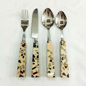 Nouveau carré nouveau Design couleur pêche Base taches en bois poignée ensemble de couverts Style portugais en acier inoxydable plaqué argent ensemble de couverts - Product Image 3