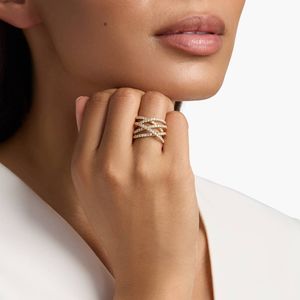 Bague large en or jaune 14 carats avec diamants de laboratoire croisés - Product Image 2