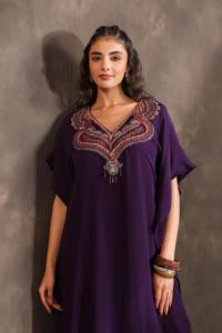 Top Largo con Adornos y Pantalón con Volantes en Color Violeta - Product Image 5