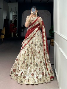 Impresionante Lehenga Choli Tradicional India con Estampado de Lámina Dorada para Bodas y Fiestas, Ropa Elegante para Mujer - Product Image 3