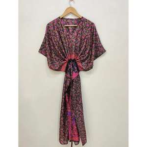 Kaftan indien fait main 100% soie pure pour femme, longue robe de plage avec imprimé multicolore, idéal comme maillot de bain pour future maman - Product Image 3