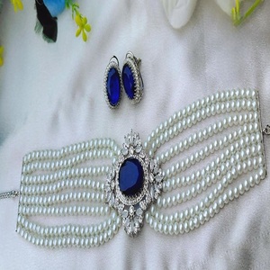 Ensemble collier et boucles d'oreilles en laiton plaqué argent de qualité supérieure, perles imitation zircon, collection pour mariage. - Product Image 4