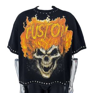 T-shirt surdimensionné en coton 100% de style streetwear personnalisé, coupe ample, impression DTG, graphisme jumbo, rivets cloutés, effet délavé - Product Image 1
