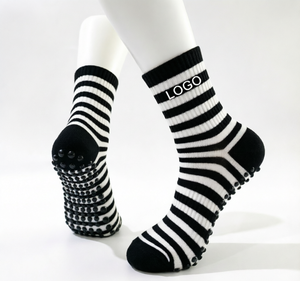 Calcetines de Pilates Personalizados Antideslizantes para Yoga, Ballet y Barre, Calcetines Deportivos Gruesos de Punto con Rayas para Mujer, Ideales para Estudios - Product Image 1