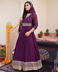 Dernier modèle de robe Anarkali traditionnelle pour femme, violette, manches 3/4, en crêpe de georgette, semi-couturée, pour mariages et fêtes - Product Image 4