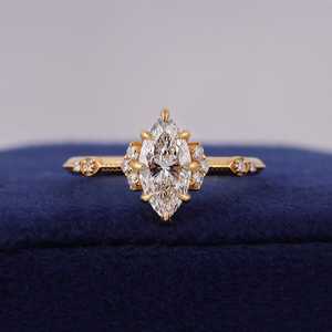 Anillo de Compromiso con Diamante Cultivado en Laboratorio de 3.02CT, Corte Marquesa, Estilo Elegante, Oro Amarillo de 14K, para Aniversario, Boda, Regalo para Novias - Product Image 1