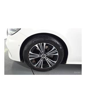 Mercedes-Benz E200 Avantgarde Classe E 2024 avec 26 425 km, conduite à gauche, boîte automatique, caméra de recul - Product Image 4