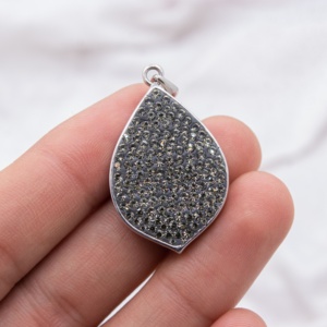 Vente en gros de pendentifs en argent sterling 925 massif sertis de zircone cubique noire en forme de larme, bijoux Memoria - Product Image 4
