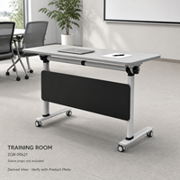 Table de formation mobile moderne avec panneau de discrétion noir, pieds en T blancs courbés et roulettes pour bureau et salle de conférence