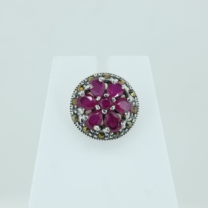 Pendientes de Plata de Ley 925 con Rubí para Mujer, Engaste de Garra Certificado, Baño de Oro con Diseño Floral para Bodas - Product Image 4