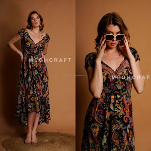 เดรสแม็กซี่คอวีพิมพ์ลายดอกไม้โบฮีเมียนขนาดพลัสไซส์เป็นมิตรกับสิ่งแวดล้อม - Product Image 2