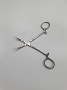 คีมหนีบหลอดเลือด Crile Forceps สำหรับมืออาชีพ ทำจากเหล็กกล้าไร้สนิม ใช้สำหรับการผ่าตัด ควบคุมการไหลเวียนของเลือด ความแม่นยำสูง - Product Image 4
