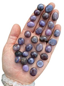 Cabujón de Corindón Rubí Estrellado - Varios Tamaños - Cabujón Pulido - Piedra de cristal curativa para reventa al por mayor en grandes cantidades - Product Image 4