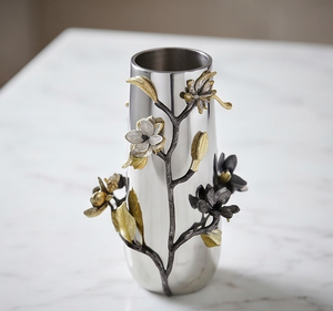 Jarrón de Metal Contemporáneo Hecho a Mano con Cuerpo Plateado y Relieve Floral Dorado y Negro para Centro de Mesa, Decoración Floral para Sala de Estar - Product Image 2