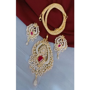 Magnifique ensemble collier et boucles d'oreilles en laiton plaqué or de qualité supérieure avec pierres de zircon, idéal pour les mariages, pour femmes - Product Image 2