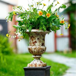 Vase trompette en fonte style shabby chic pour achat en gros - Pot de fleurs décoratif en métal robuste, centre de table pour décoration de mariages et d'événements - Product Image 1
