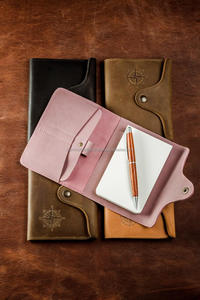 Funda de Cuero de Lujo Profesional para Cuaderno A5, Recargable, Protectora y Antiolores para Oficina y Trabajo - Product Image 4