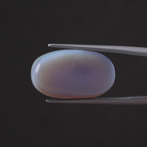 โอปอลสีขาวธรรมชาติคุณภาพดี รับรองโดย IGI พลอยเม็ดเดี่ยว 9.96 กะรัต รูปไข่ 23x12 มม. ทรงรี ขัดเงาด้วยมือ ผ่านการเคลือบด้วยแว็กซ์/น้ำมัน - Product Image 3