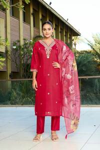Salwar Kameez / Kurti 3 pièces prêt-à-porter, couleur rouge éclatante, style col en V, tissu soie romaine, tailles S à 3XL, prix de gros. - Product Image 2