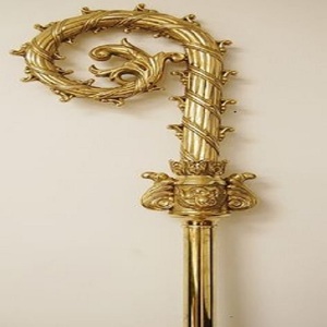 Crosse d'évêque classique en laiton, finition dorée, élégante, pour la liturgie et les fournitures ecclésiastiques - Product Image 2