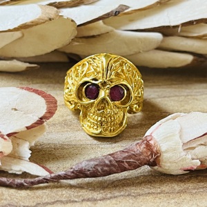 Anillo Gótico de Calavera 2026, Última Colección, con Granate, Latón, Baño de Oro de 18k, Textura Filigrana, Estilo Punk, Anillo de Calavera para Motociclistas, Venta al por Mayor - Product Image 1