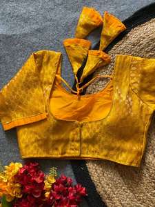 Blusa de diseño plateado con concepto Zari, acolchada y con hermosos latkans, lista para usar, completamente cosida, estilo Banarasi. - Product Image 6