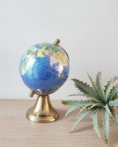 Globo terráqueo de acero inoxidable pulido a espejo con detalles del mapa grabados con láser y un pilar de metal sólido y pesado para salas de juntas - Product Image 1
