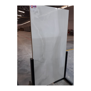 Losas de porcelana Onyx Soft Stone con acabado blanco de 80x160cm, baldosas de porcelana Onyx White brillantes de gran tamaño, baldosas GVT y PGVT. - Product Image 1