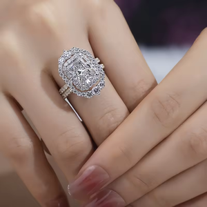 Anillo de Compromiso Clásico con Diamante de Corte Ovalado, Engaste de Garras, Joyería Fina para Mujer - Product Image 2