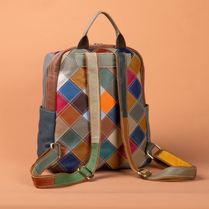Ando Bag Mochila de cuero multicolor para mujer, mochila geométrica con diseño de patchwork y bolsillo frontal con cremallera - Product Image 3