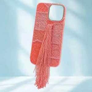 เคสโทรศัพท์มือถือปักลายมือแบบสั่งทำพิเศษ รุ่น 16 Pro Max สีชมพู ประดับลูกปัด รูปทรงสี่เหลี่ยมผืนผ้า งานปักครอสติช - Product Image 2