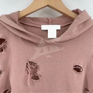 เสื้อฮู้ดดี้ผู้หญิงพรีเมียม ดีไซน์ขาดๆ แต่งดีเทลเย็บอย่างทนทาน เนื้อผ้าบางเบา เหมาะสำหรับสไตล์ลำลองทันสมัย - Product Image 3