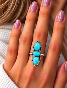 Bague en turquoise Mohave à 3 pierres, poire, marquise, faite à la main, style western bohème, bijou unique de créateur, bague statement en pierres précieuses - Product Image 2